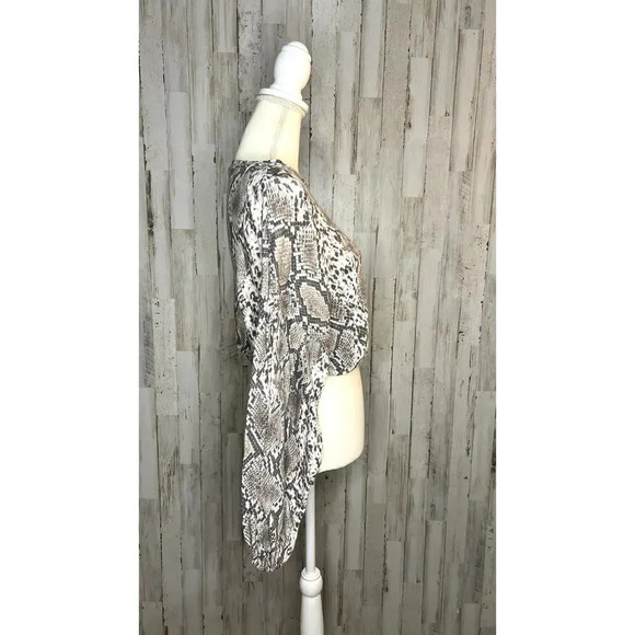 Altar'd State Women's Size Small Snakeskin Long Sleeve Cropped Top Blouse - Picture 3 of 6